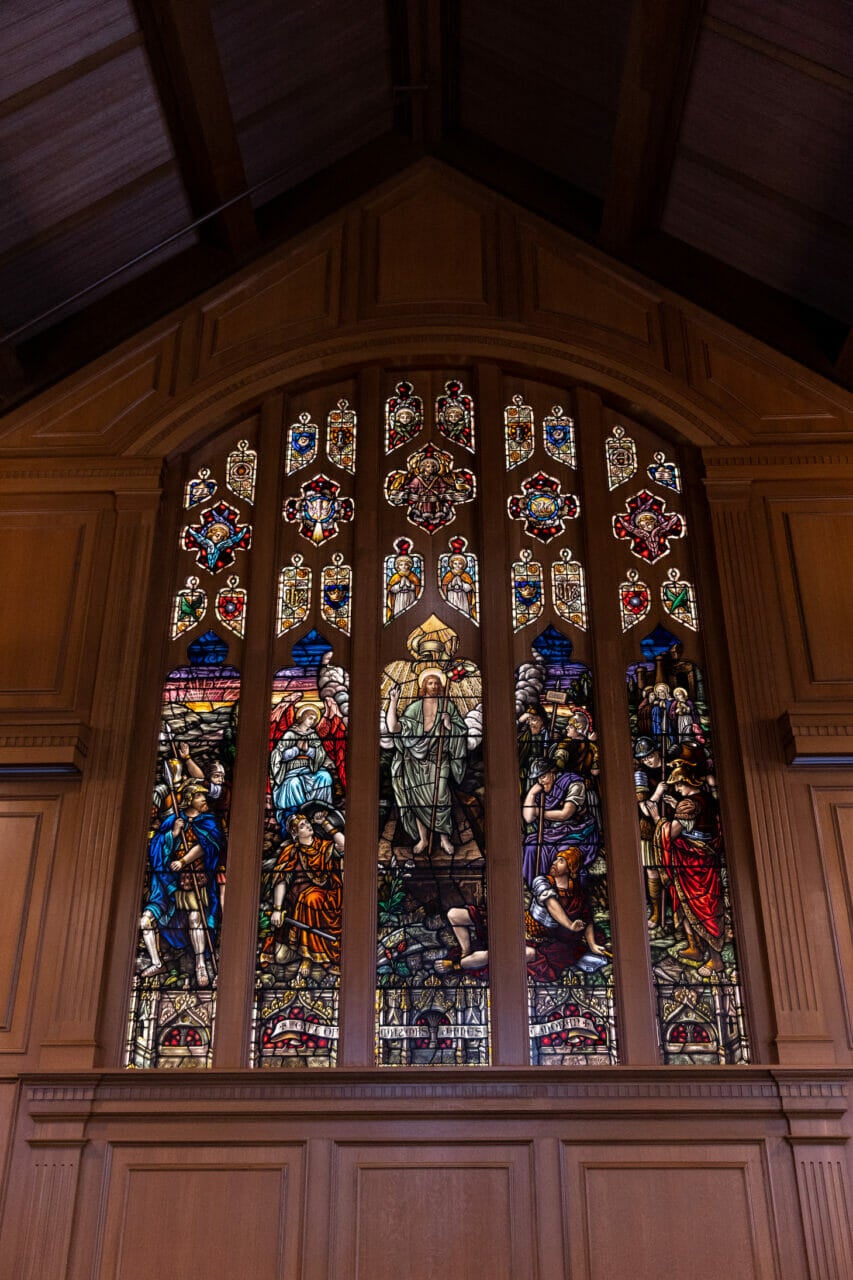 Stained glass window depicting the resurrection of Jesus Christ