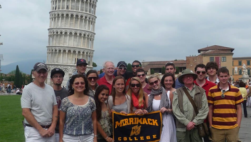 Students standing in front of leaning tower of Pisa