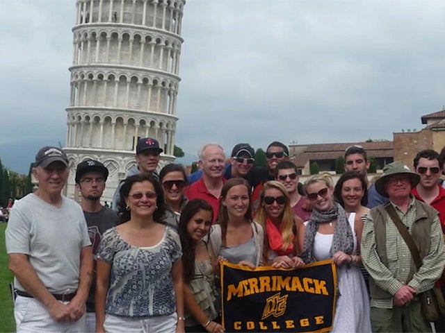 Merrimack students standing in front of leaning tower of Pisa